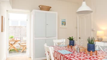 Cottage | Dining