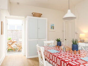 Cottage | Dining