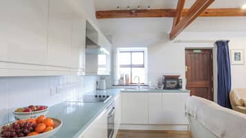 コテージ | 専用キッチン | 冷蔵庫、電子レンジ、食器洗い機、ハイチェア