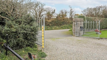 Cottage | Property grounds