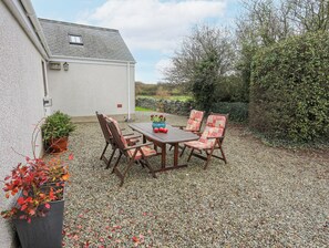 Cottage | Outdoor dining