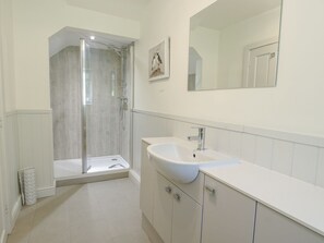Cottage | Bathroom | Shower - Cae Gallt (Menai Bridge)