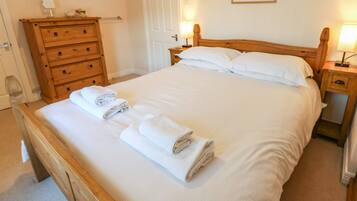 2 Schlafzimmer, individuell dekoriert, individuell eingerichtet