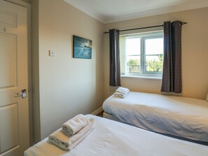 2 bedrooms, individually decorated, individually furnished, free WiFi - 10 Old School Close (Leyburn)