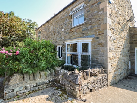 Interior. 10 Old School Close