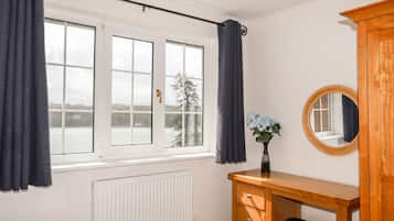 Cottage | 3 bedrooms, individually decorated, individually furnished, free WiFi