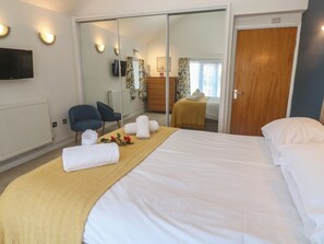 Cottage | 2 bedrooms, individually decorated, individually furnished, free WiFi - Meadowside (Penzance)