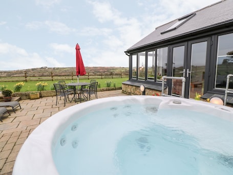 Interior. Meadowside