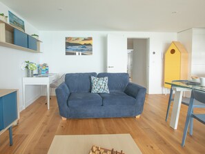 Cottage | Living room | TV - Onshore 6 - Newquay Towan Beach View (Newquay)