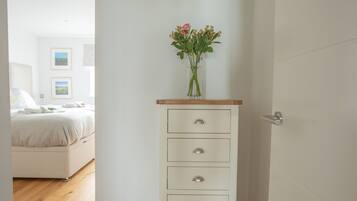 Mökki | 2 makuuhuonetta, yksilöllisesti sisustettu, yksilöllisesti kalustettu