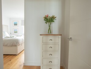Cottage | 2 bedrooms, individually decorated, individually furnished, free WiFi