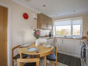 Cottage | Dining - Tan Twr Farm Cottage (Llanfairpwllgwyngyll)