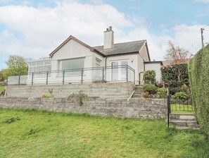 Cottage | Interior - Frondeg (Bangor)
