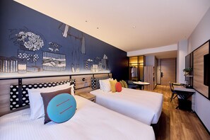 Family Room | Down duvets, in-room safe, desk, laptop workspace