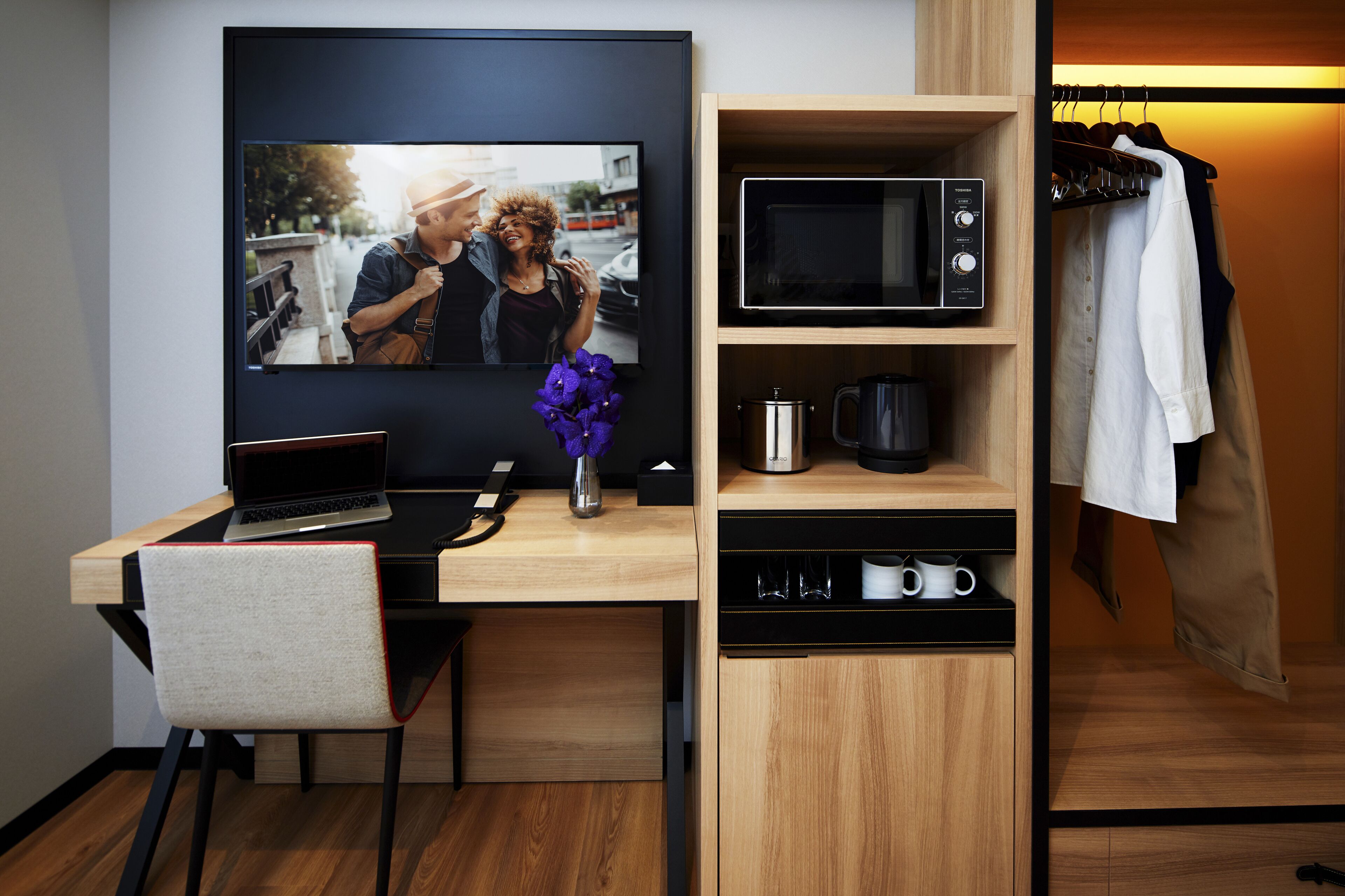 studio, 2 single beds | 1 bedroom, in-room safe, desk, laptop workspace