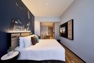 Down comforters, in-room safe, desk, laptop workspace