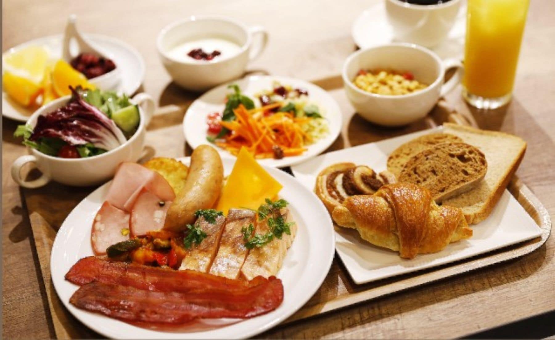 Daily full breakfast (JPY 2310 per person)
