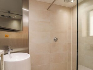 Cottage | Bathroom | Shower