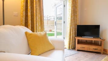Cottage | Living area | TV