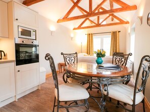 Casa de campo | Cozinha privada | Micro-ondas, cooktop, talheres/pratos/utensílios de cozinha