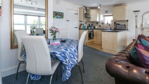 Unclassified image, 3 of 36, button - Sea View Apartment (Porthmadog)