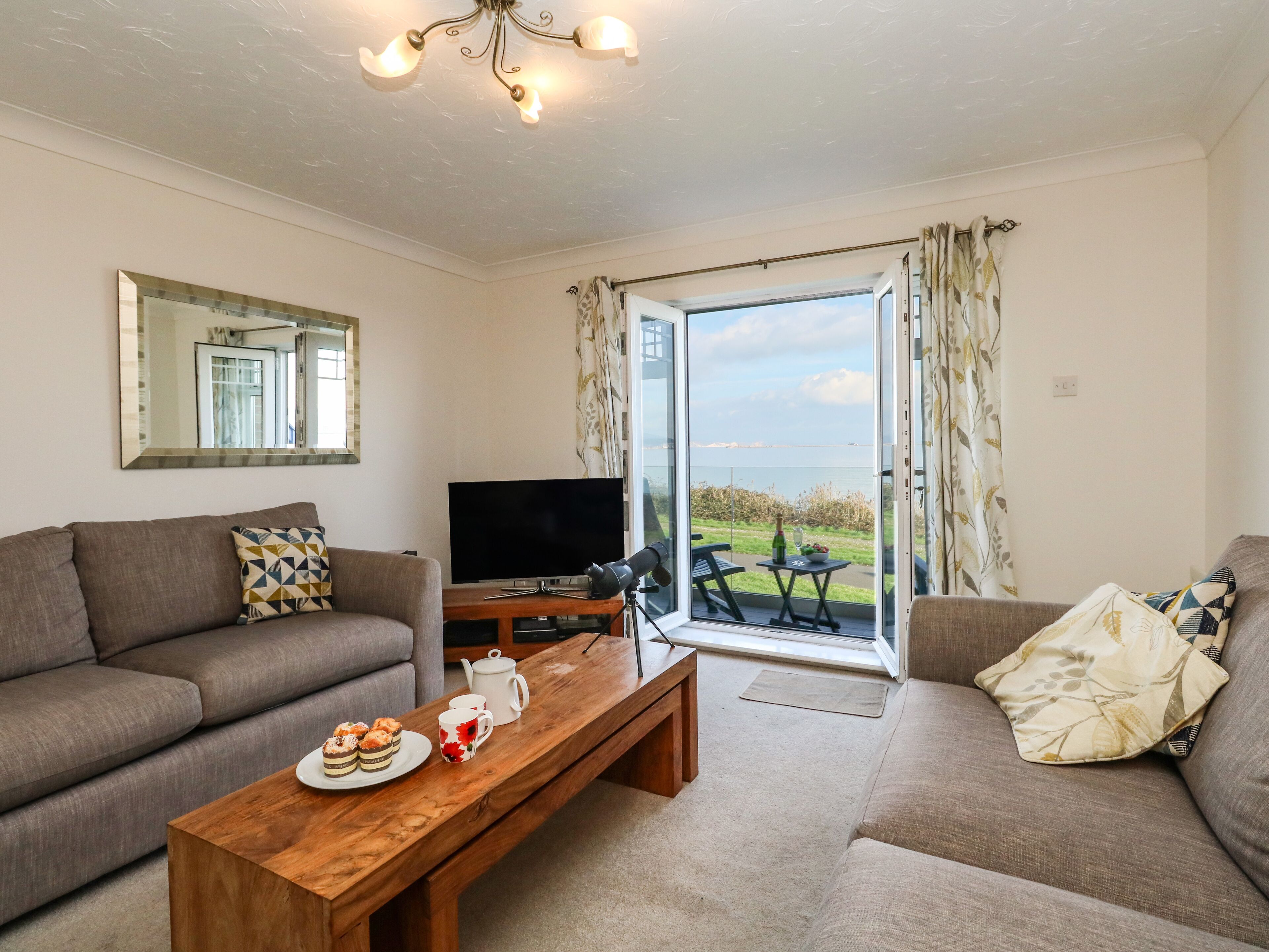 Cottage | Living room | TV