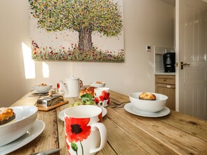 Cottage | Private kitchen | Stovetop, dishwasher, high chair, cookware/dishes/utensils
