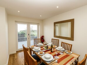 Cottage | Cuisine privée | Plaque de cuisson, lave-vaisselle, chaise haute