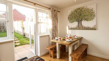 Cottage | Dining