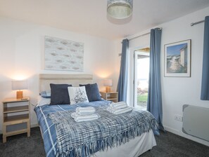 2 bedrooms, individually decorated, individually furnished, free WiFi - Min Y Don (Y Felinheli)