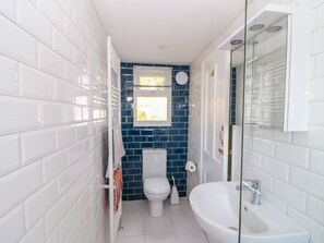 Cottage | Bathroom