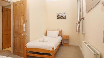 Cottage | 2 bedrooms, individually decorated, individually furnished, free WiFi