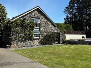 Cottage | Exterior - The Little Coach House (Garndolbenmaen)