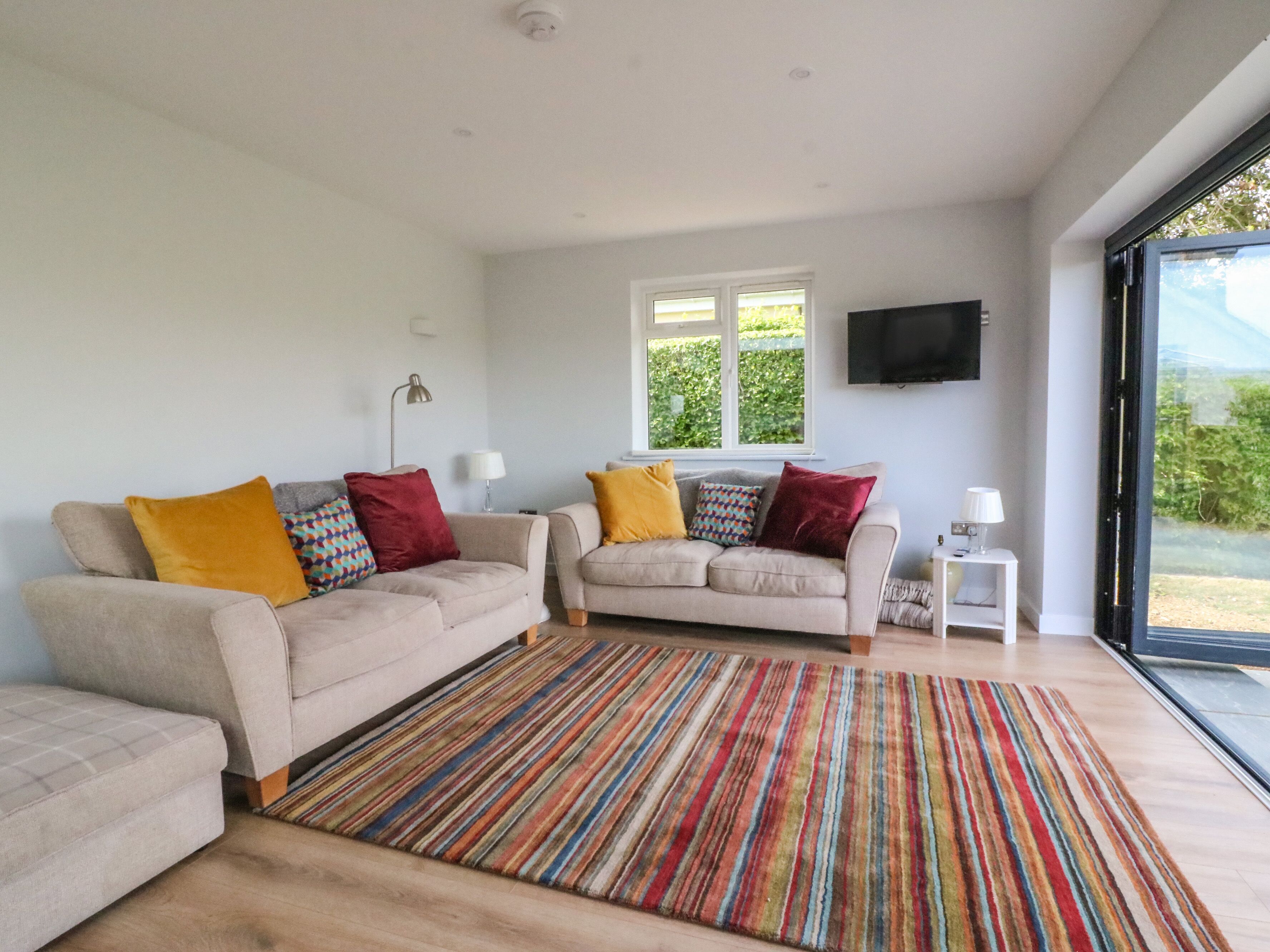 Cottage | Living area | TV