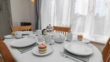 Cottage | Dining