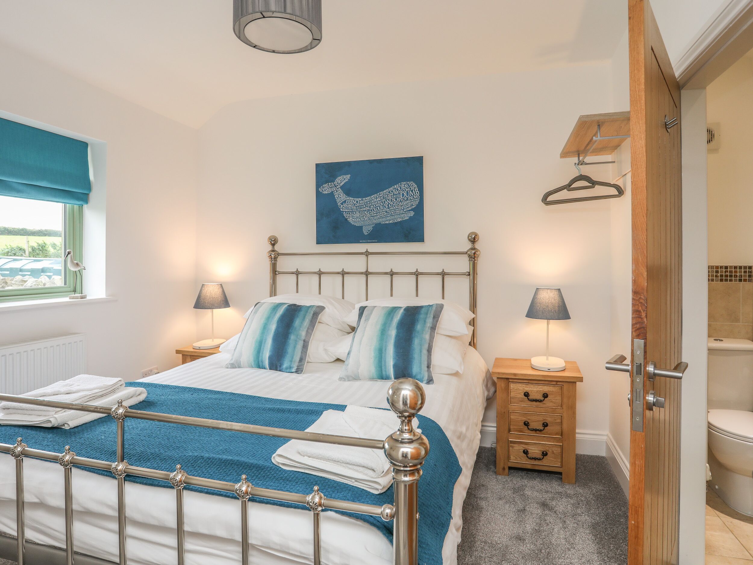 3 habitaciones, decoración personalizada y muebles diferentes 