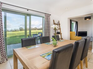 Cottage | Private kitchen | Fridge, microwave, stovetop, dishwasher - Mynydd Parys (Llanfairpwllgwyngyll)