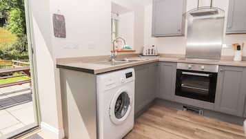 Stuga | Eget kök | Kylskåp, mikrovågsugn, spishäll och vattenkokare