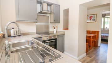 Stuga | Eget kök | Kylskåp, mikrovågsugn, spishäll och vattenkokare