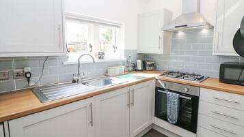 Batterie de cuisine, vaisselle et ustensiles