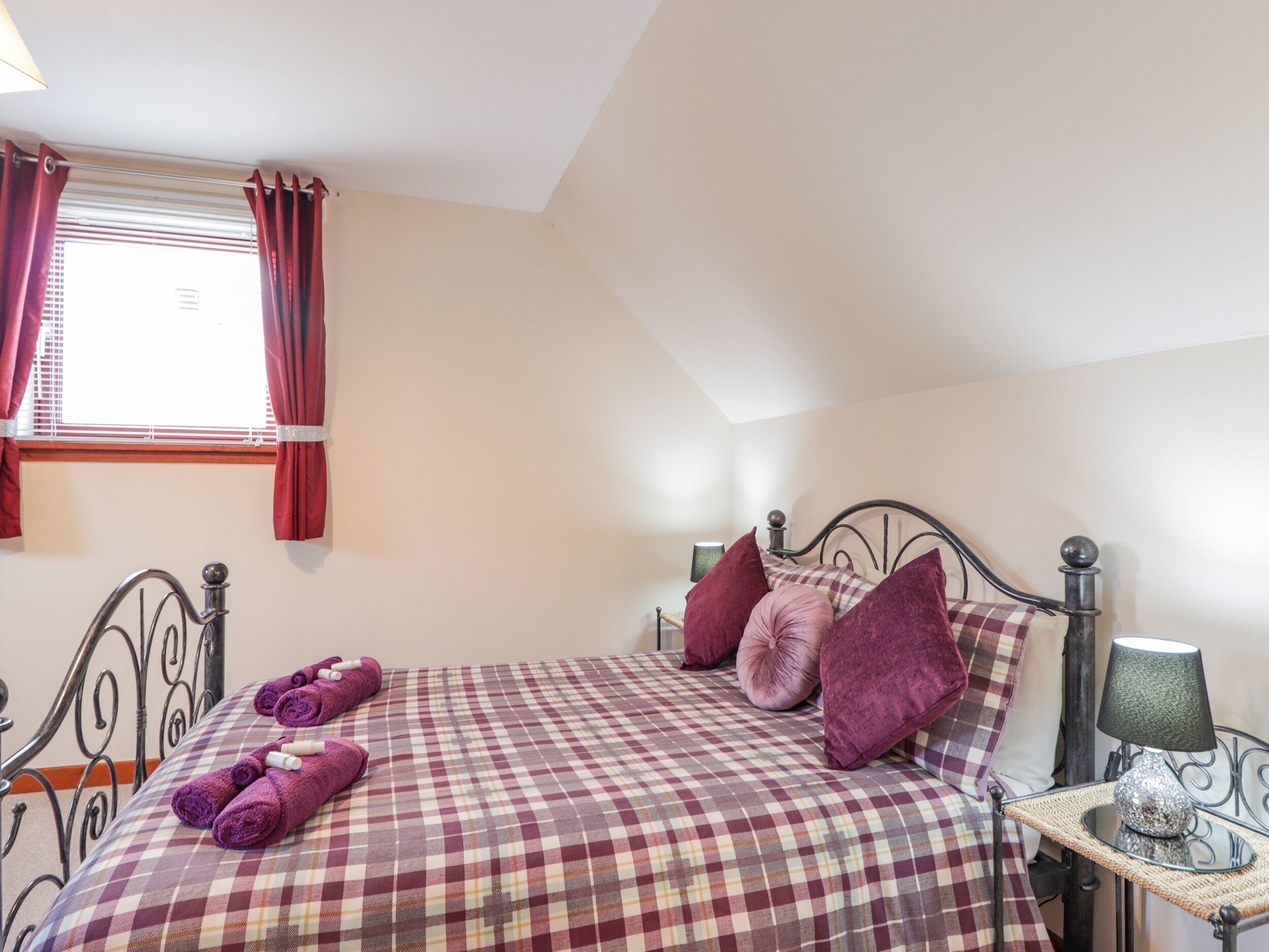 Cottage | 2 bedrooms, individually decorated, individually furnished, free WiFi