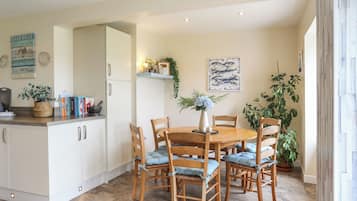 Cottage | Dining