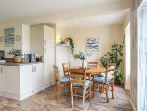 Cottage | Dining