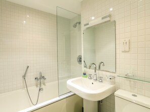 Cottage | Badkamer | Een douche