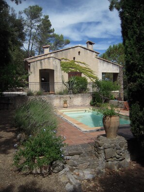 Exterior - Country house 150 m2, 7,000m2 of wooded terraces, near Provençal village (méounes les montrieux)