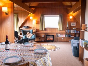 คอทเทจ | ภายใน