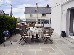 Outdoor dining - West View (Rhosneigr)