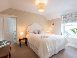 4 bedrooms, individually decorated, individually furnished, free WiFi