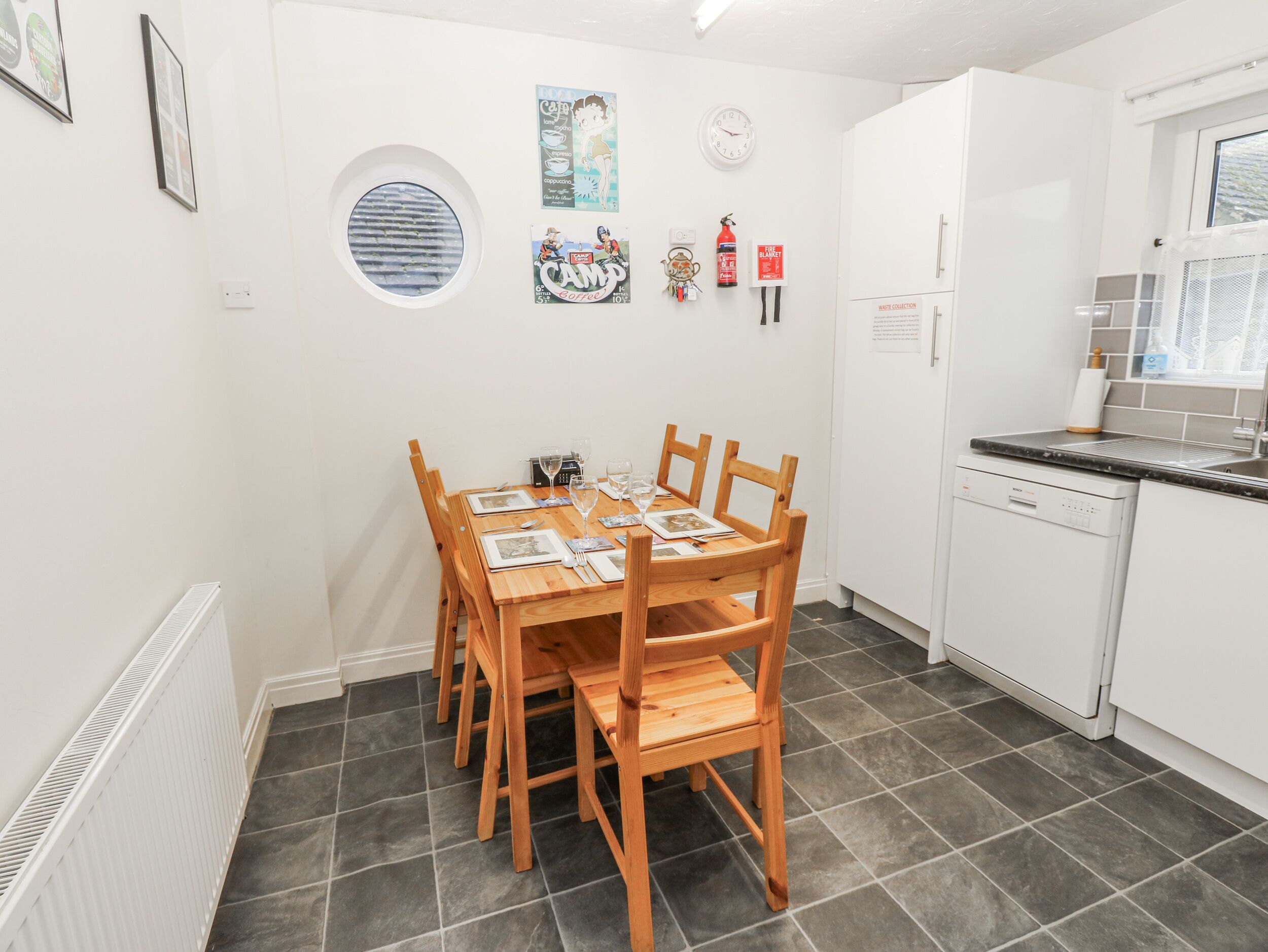 Cottage | Dining