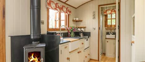 Casa de campo | Cocina privada | Refrigerador, parrilla de estufa y utensilios de cocina